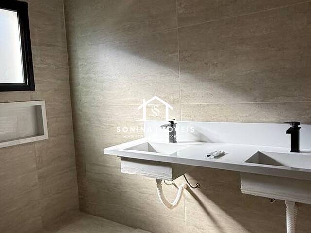 Casa para Venda em Atibaia - 4