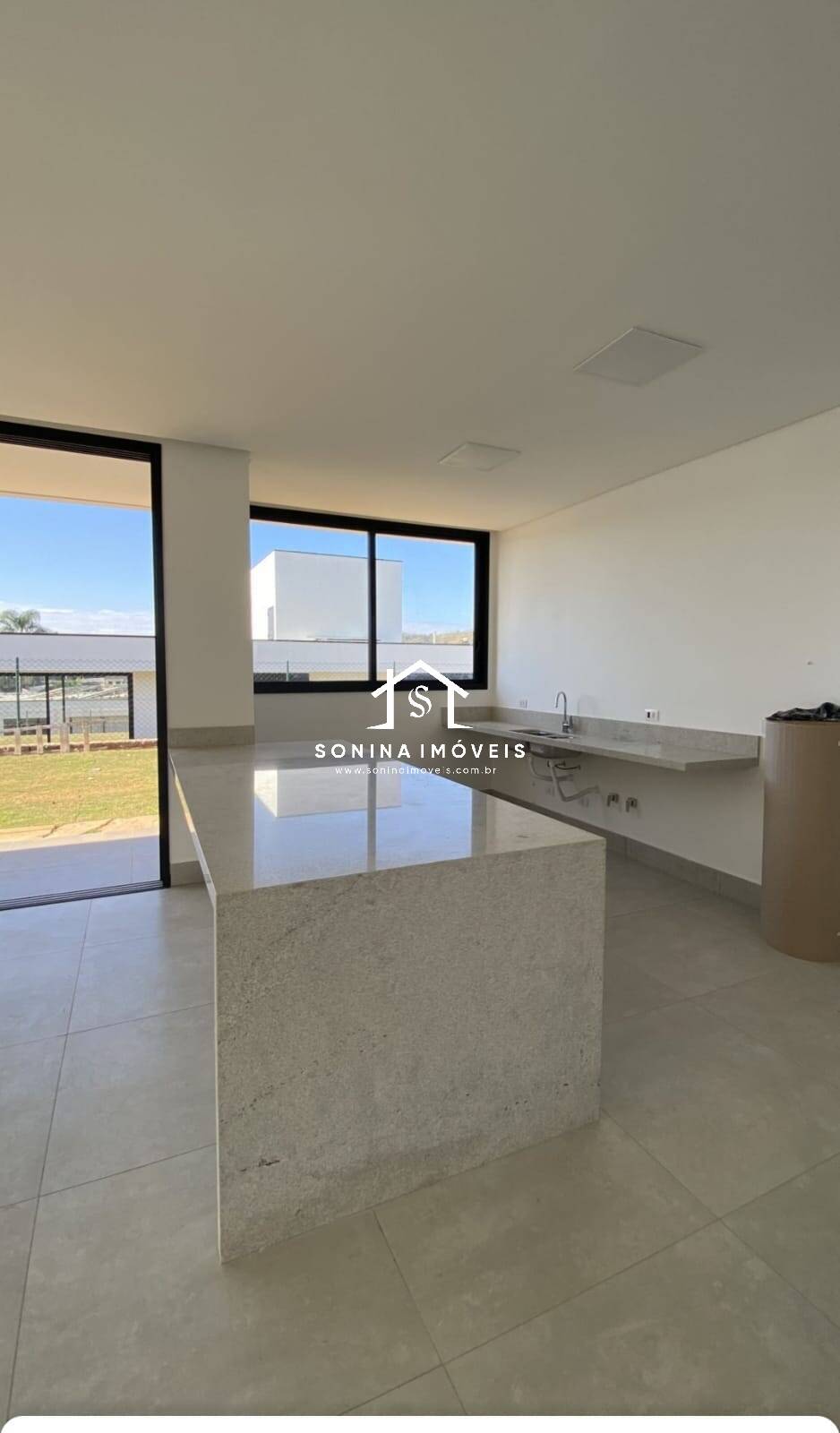 Casa, 3 quartos, 248 m² - Foto 1