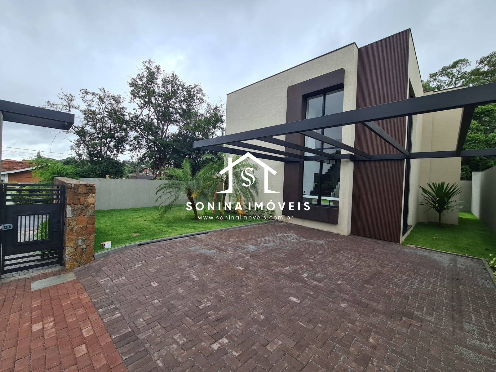 Casa, 3 quartos, 221 m² - Foto 1