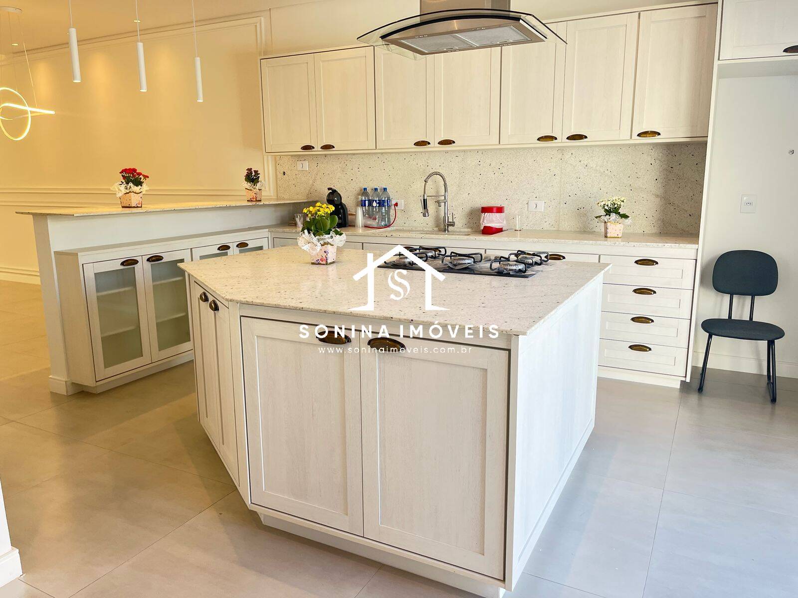 Casa, 3 quartos, 200 m² - Foto 1