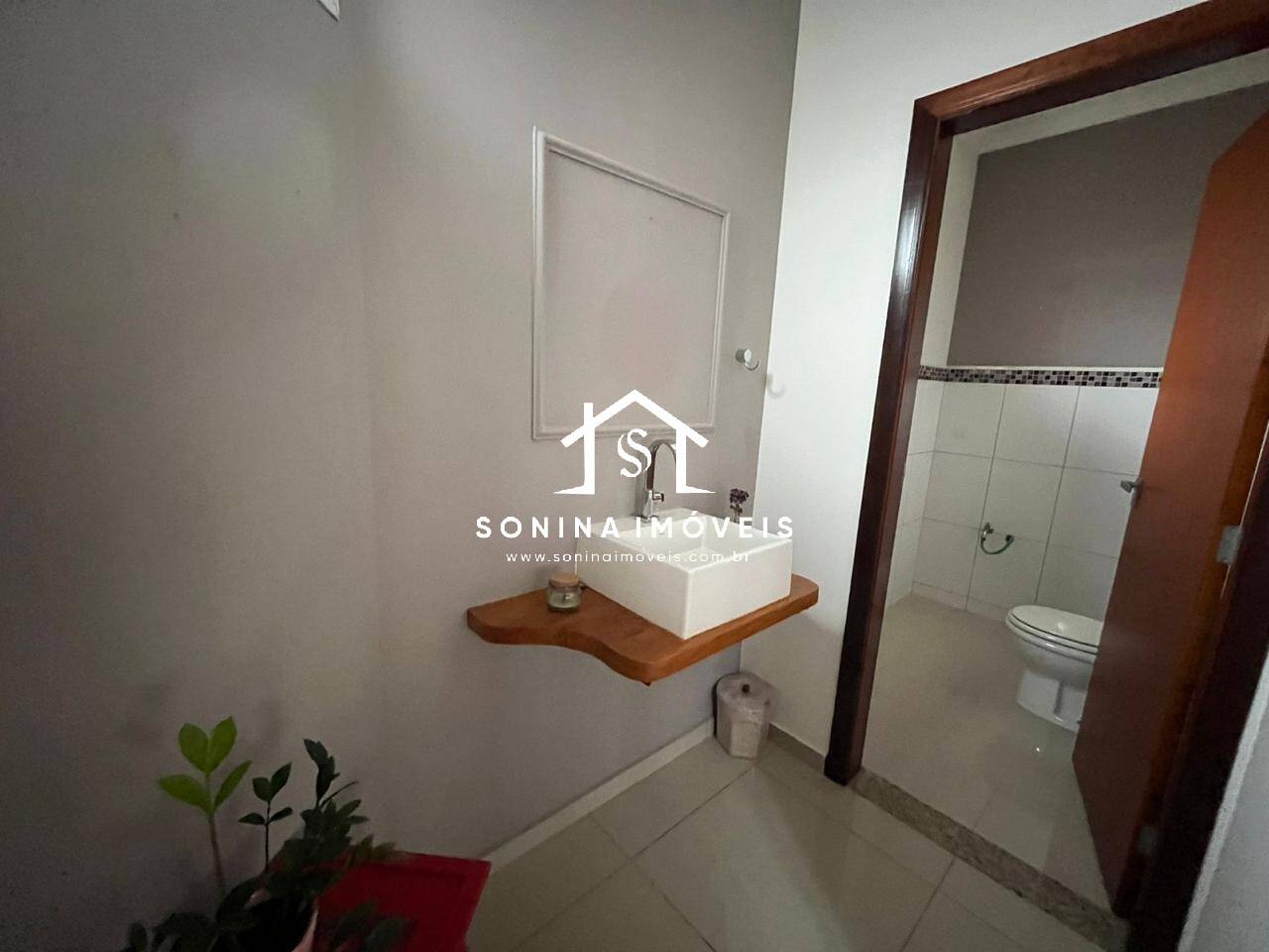 Casa para alugar com 3 quartos, 285m² - Foto 8
