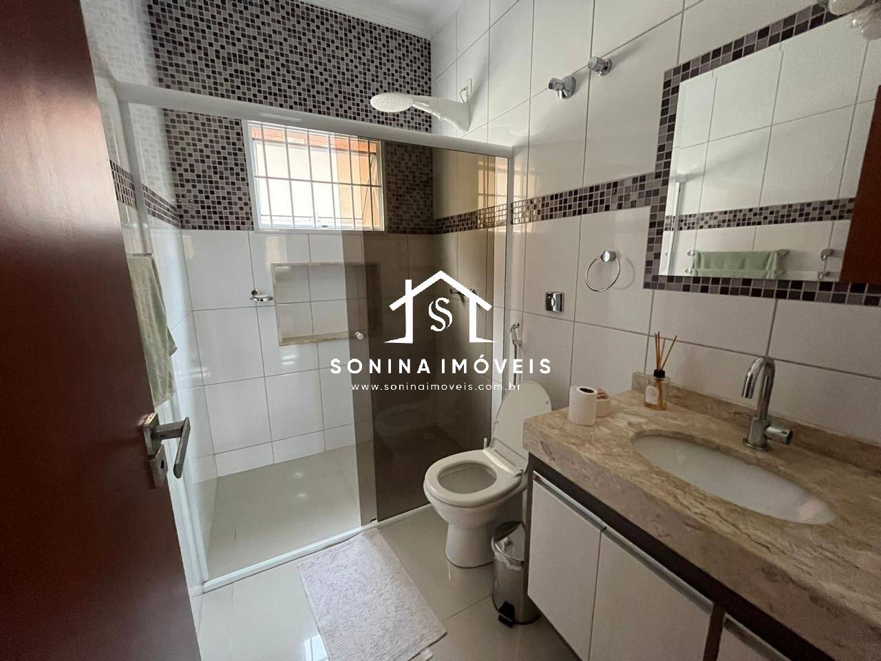 Casa para alugar com 3 quartos, 285m² - Foto 16