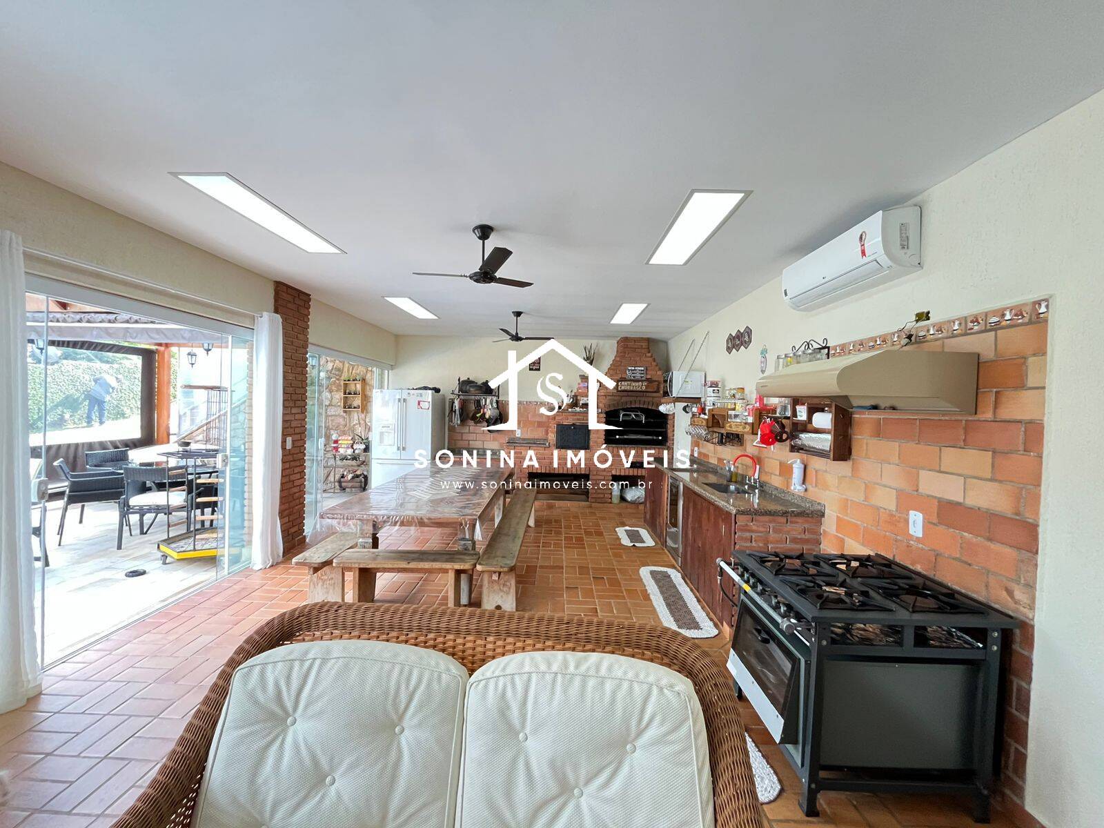 Casa, 4 quartos, 249 m² - Foto 1