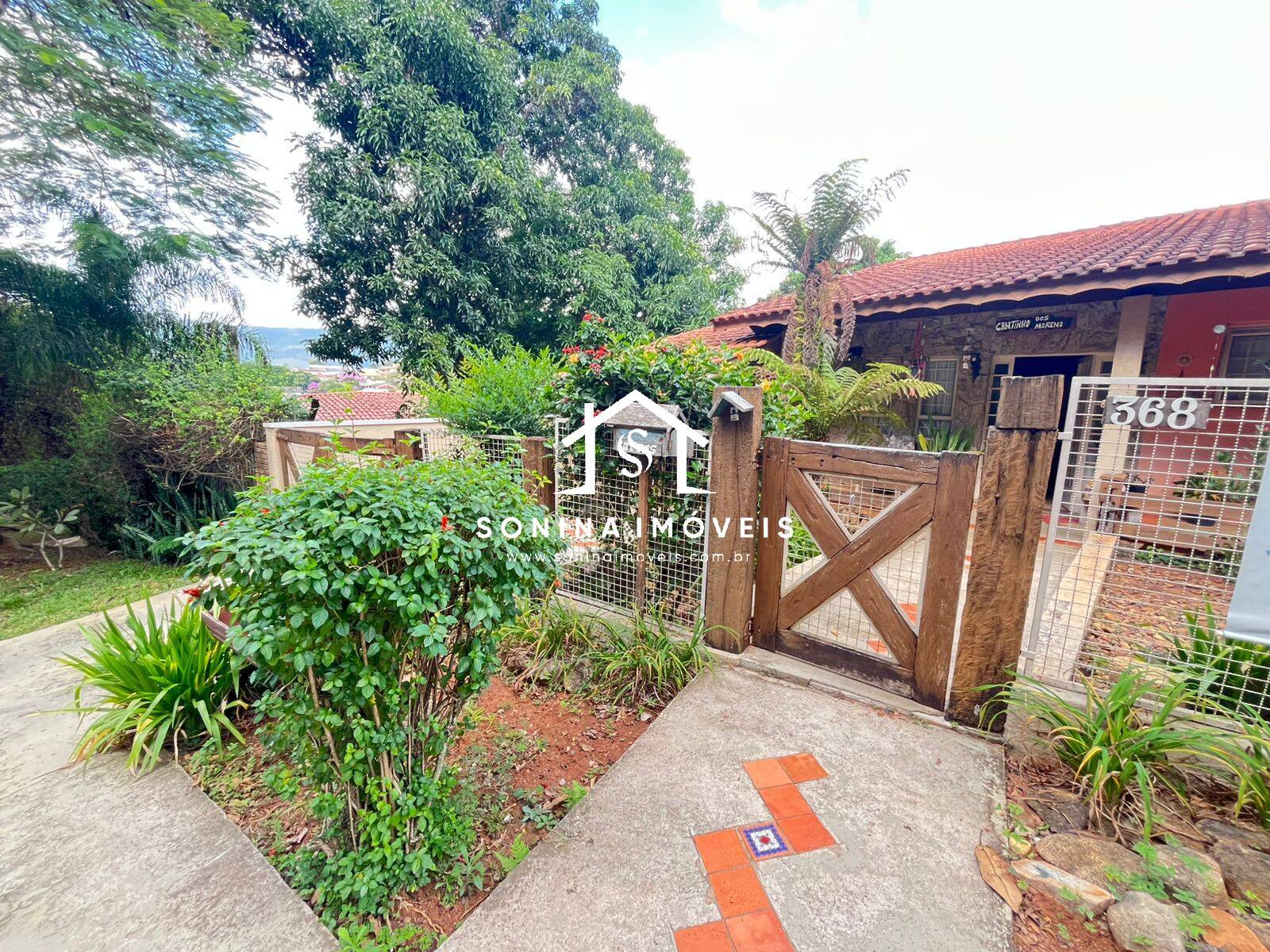 Casa, 4 quartos, 229 m² - Foto 1