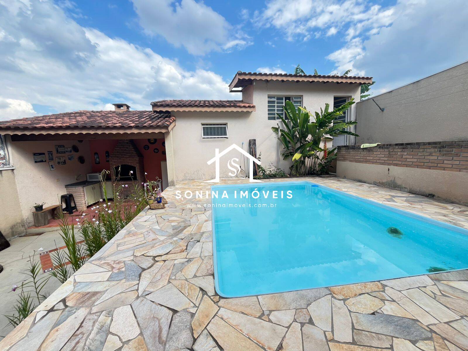 Casa, 4 quartos, 229 m² - Foto 1