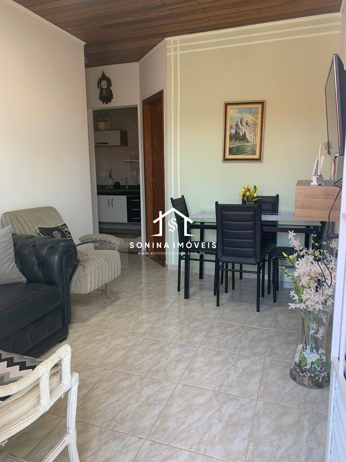 Casa à venda com 2 quartos, 80m² - Foto 1