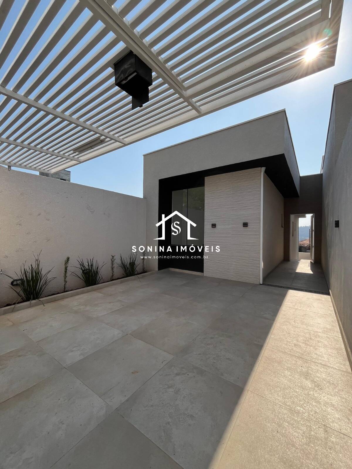Casa à venda com 2 quartos, 125m² - Foto 1