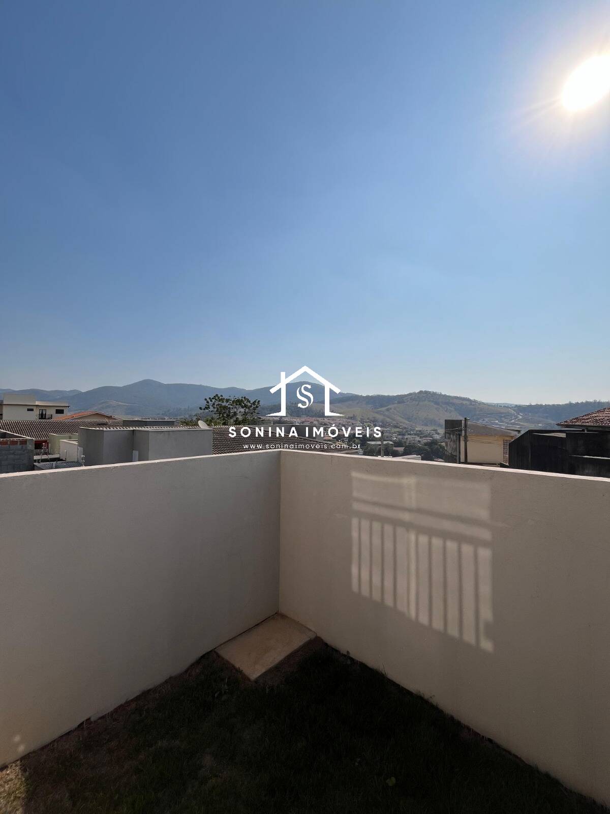 Casa à venda com 2 quartos, 125m² - Foto 2