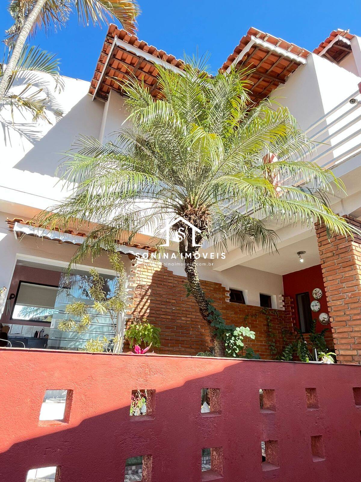 Casa à venda com 3 quartos, 280m² - Foto 1
