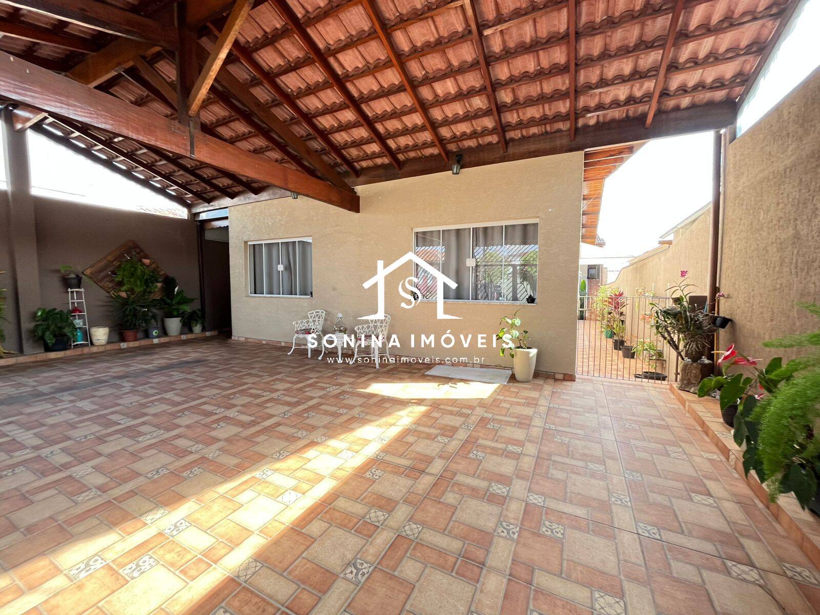 Casa, 4 quartos, 302 m² - Foto 1