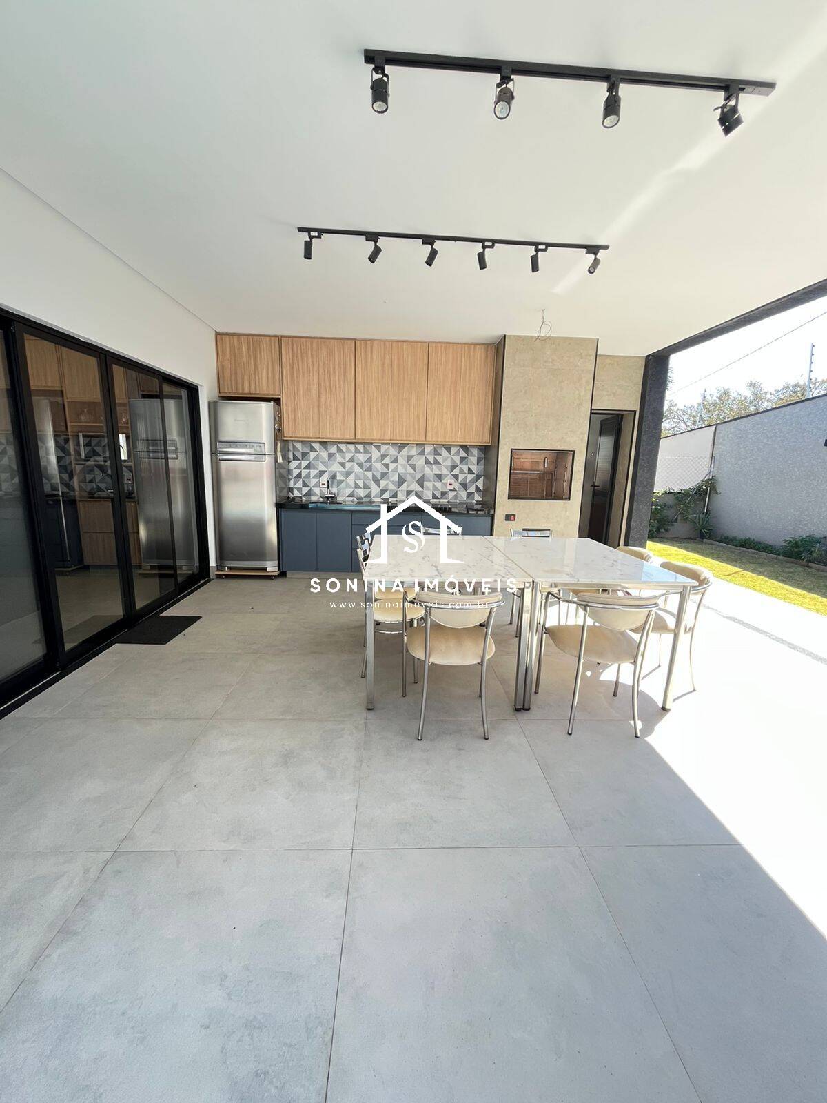 Casa à venda com 3 quartos, 291m² - Foto 25