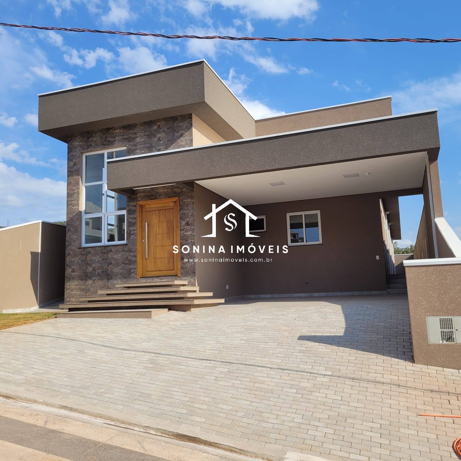 Casa à venda com 3 quartos, 192m² - Foto 1