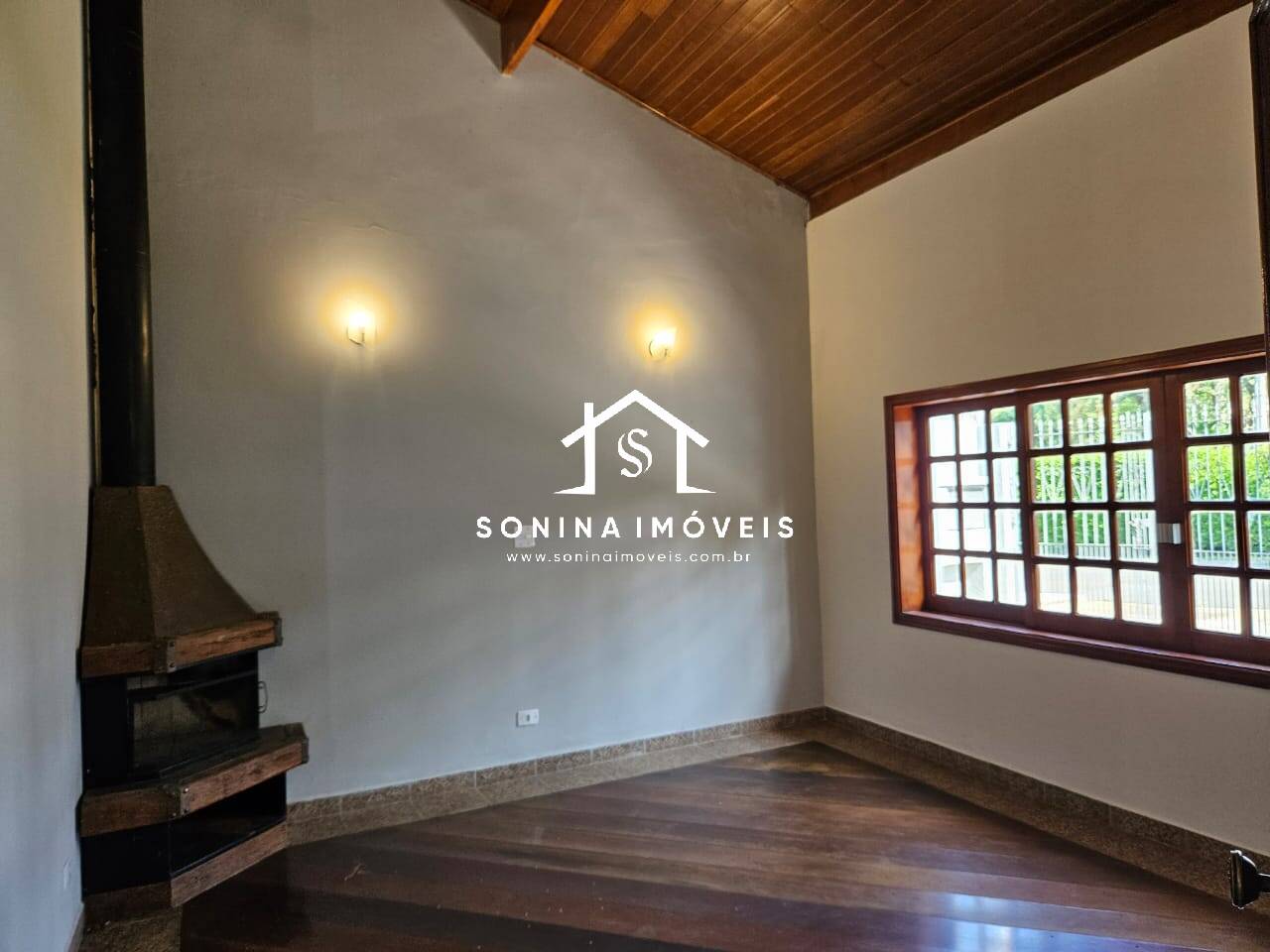 Casa à venda e aluguel com 6 quartos, 376m² - Foto 1