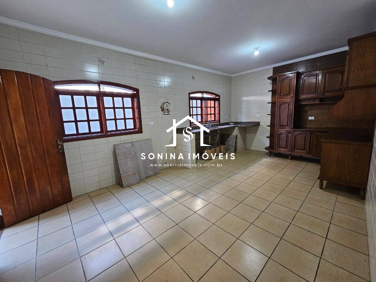 Casa à venda e aluguel com 6 quartos, 376m² - Foto 8
