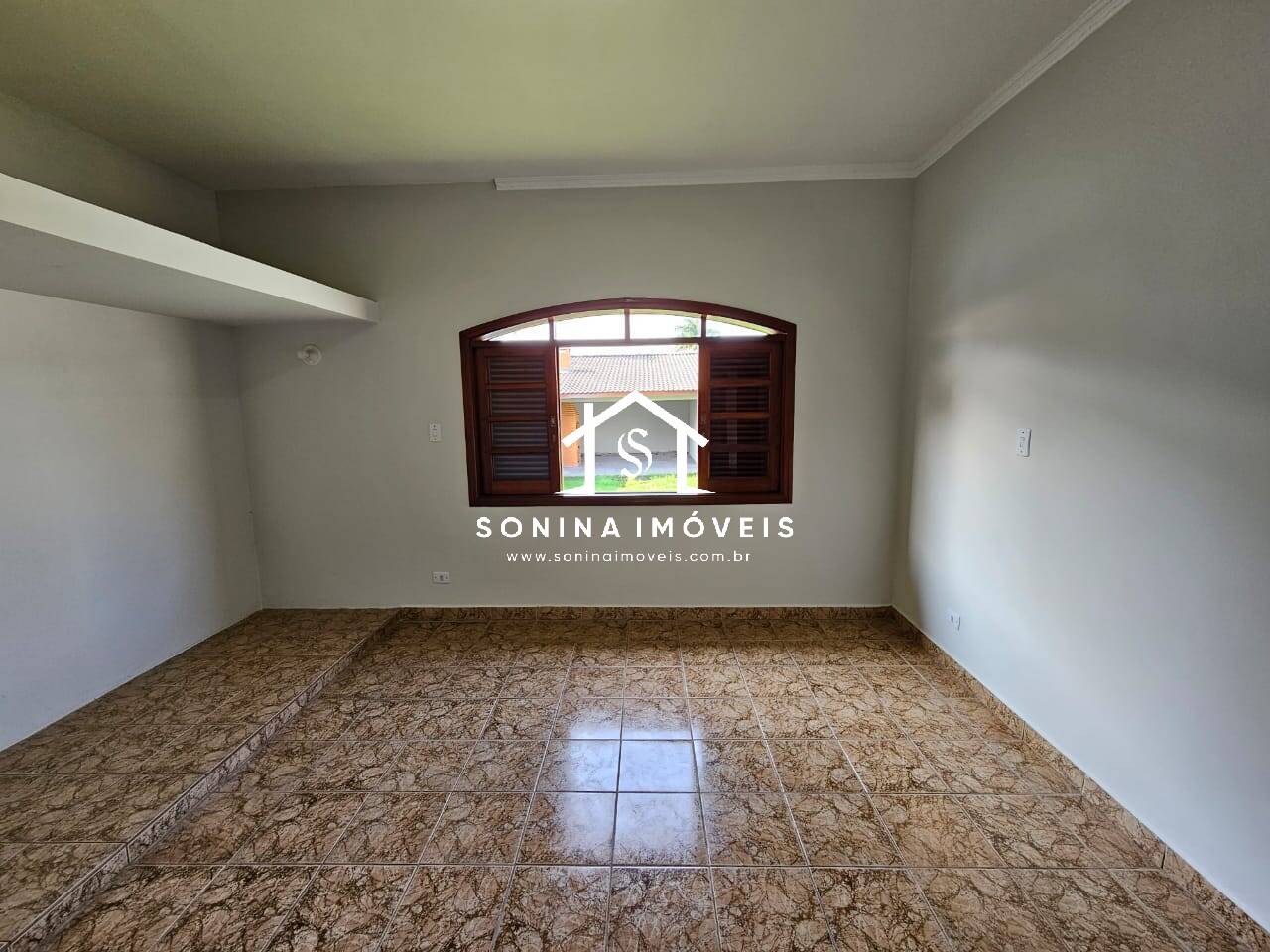 Casa à venda e aluguel com 6 quartos, 376m² - Foto 11