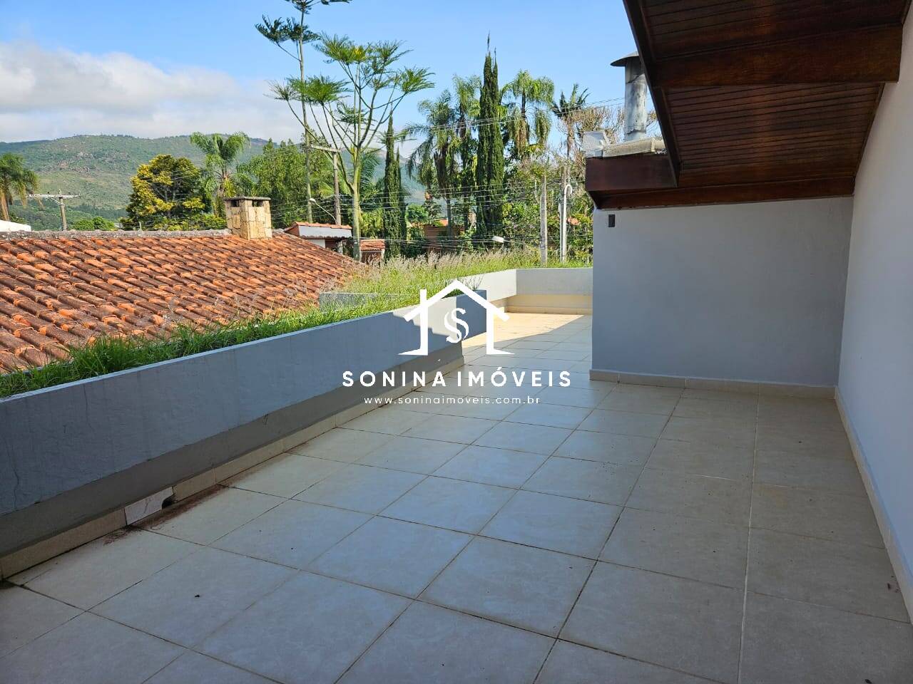 Casa à venda e aluguel com 6 quartos, 376m² - Foto 19