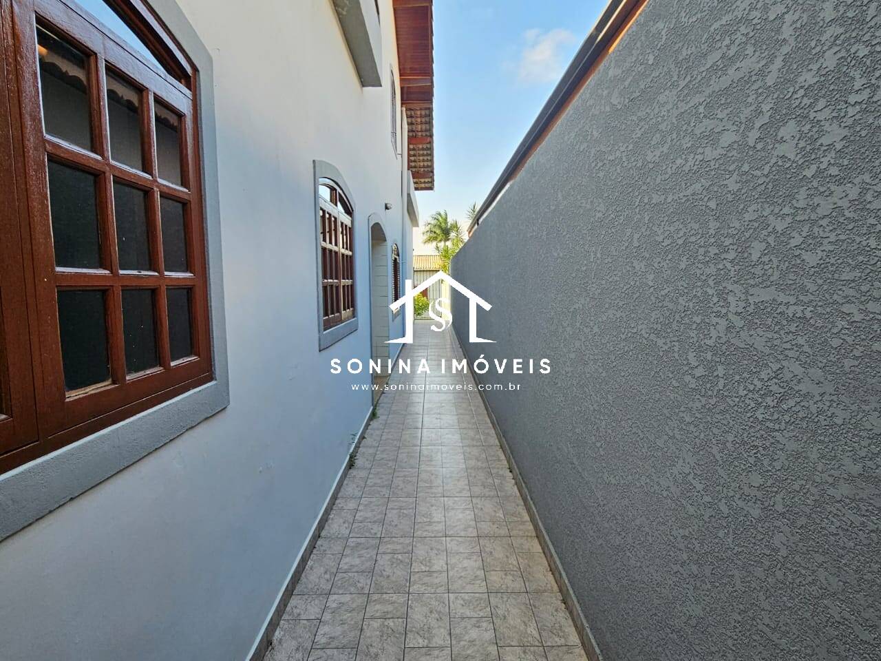 Casa à venda e aluguel com 6 quartos, 376m² - Foto 23