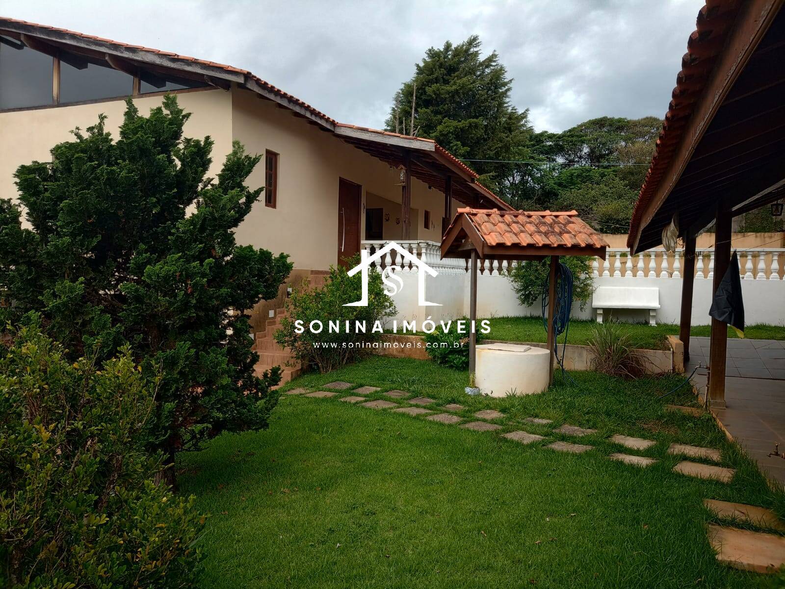 Casa para alugar com 3 quartos, 160m² - Foto 1