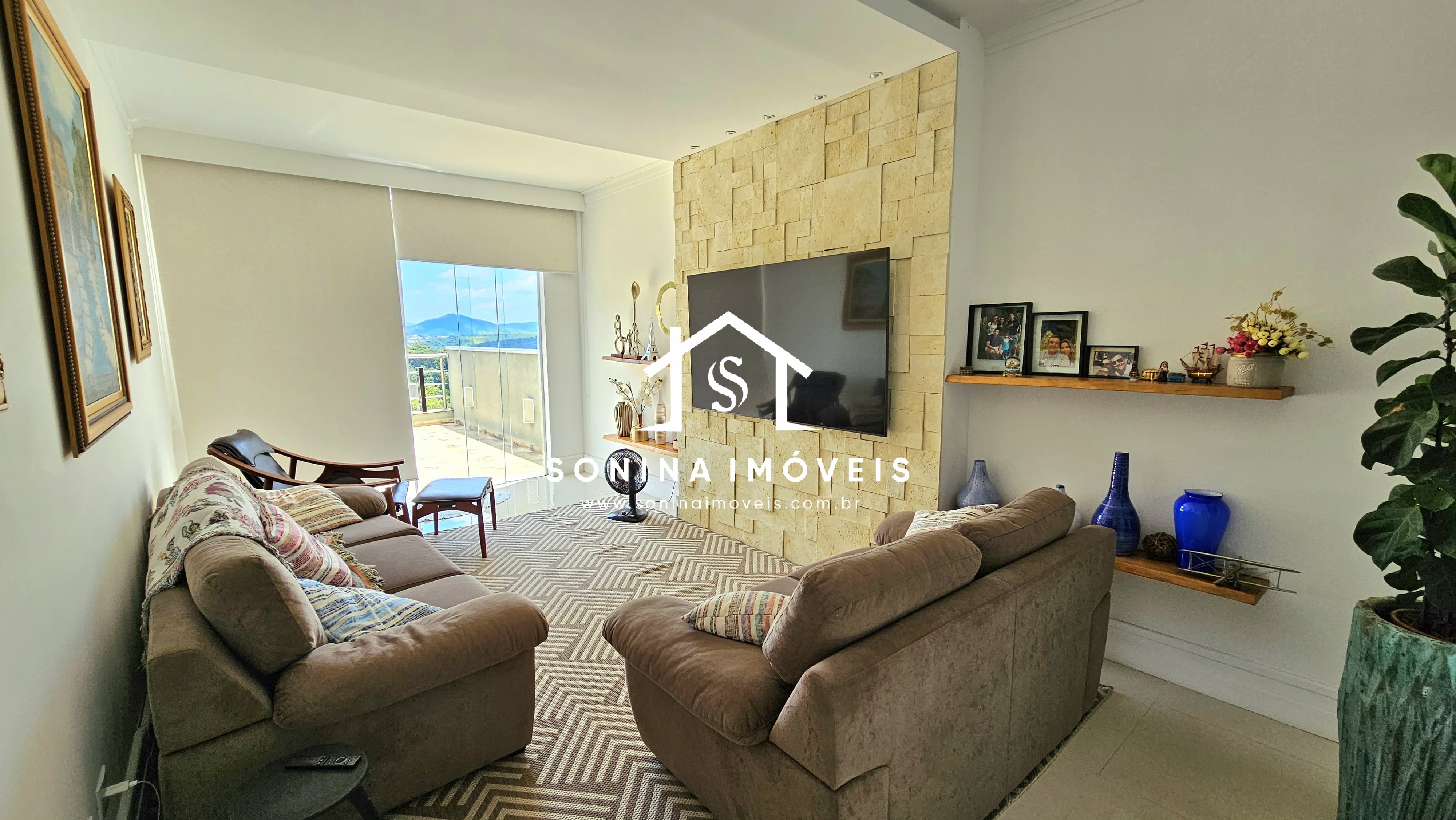 Casa de Condomínio à venda com 4 quartos, 380m² - Foto 2