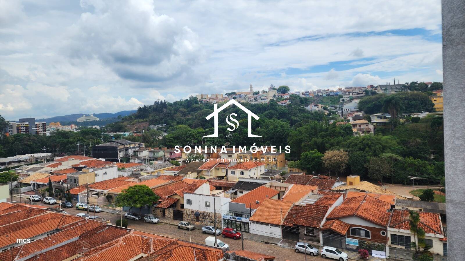 Apartamento para alugar com 3 quartos, 105m² - Foto 2