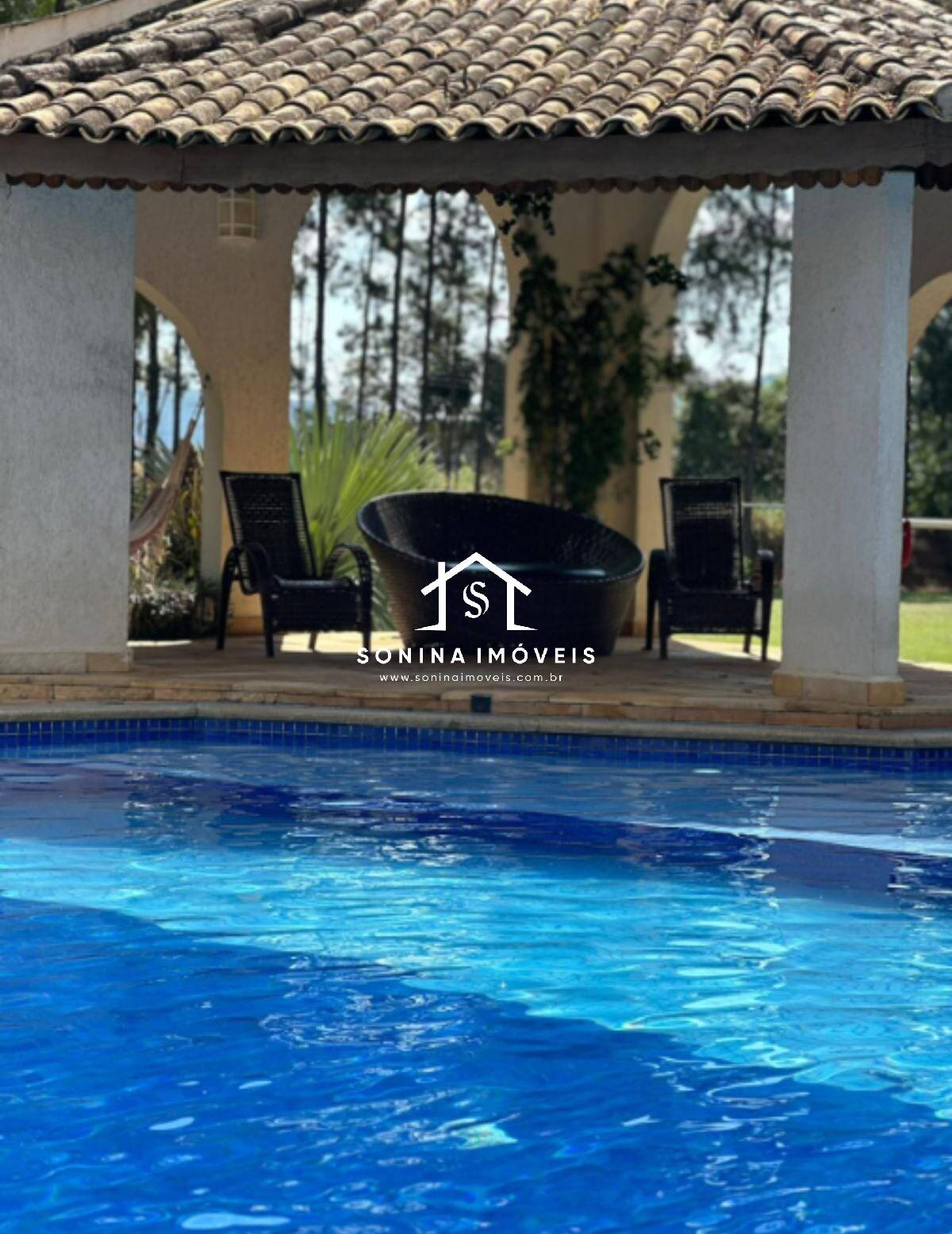 Casa à venda com 7 quartos, 1200m² - Foto 2