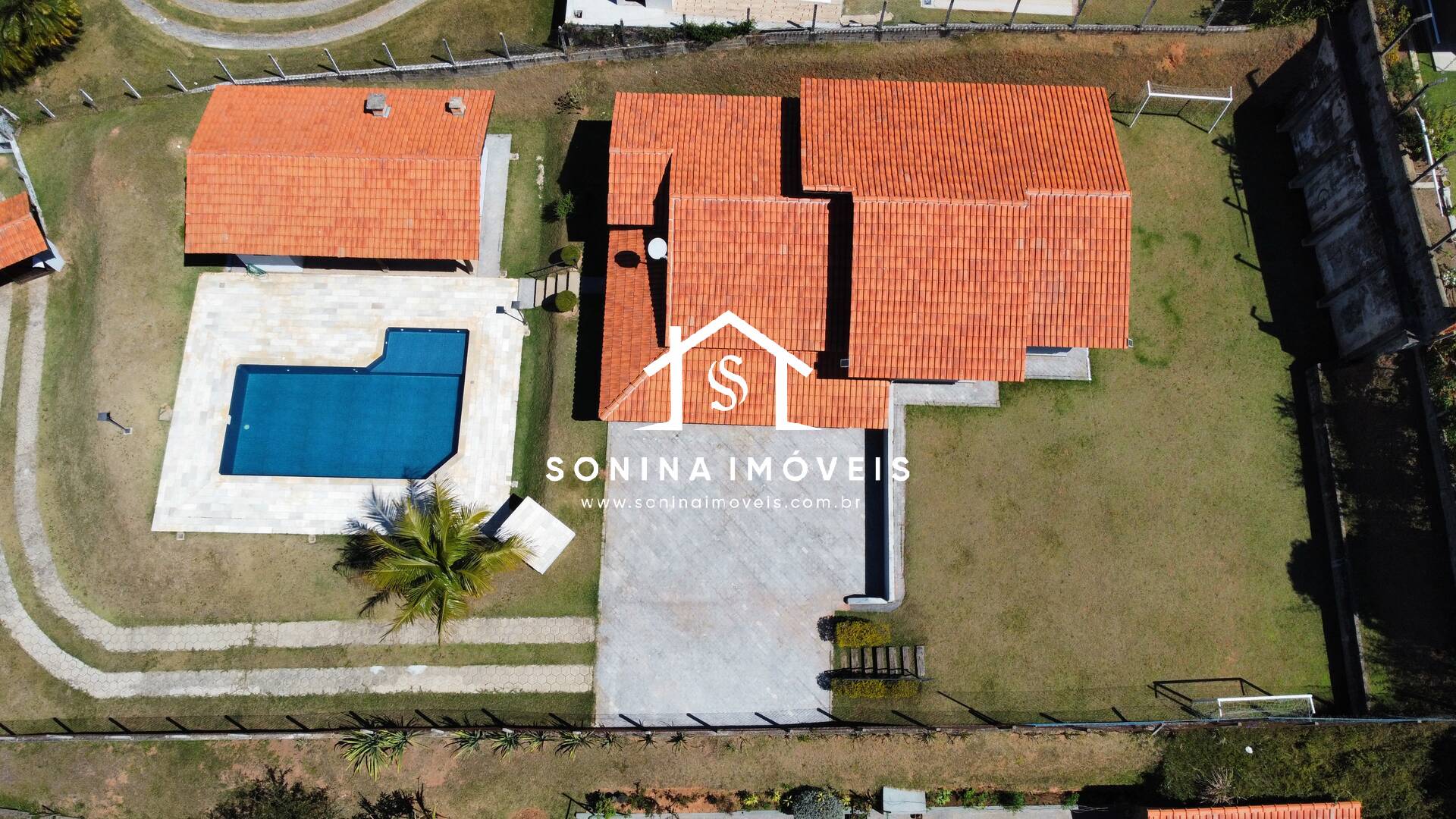 Casa à venda com 3 quartos, 180m² - Foto 1