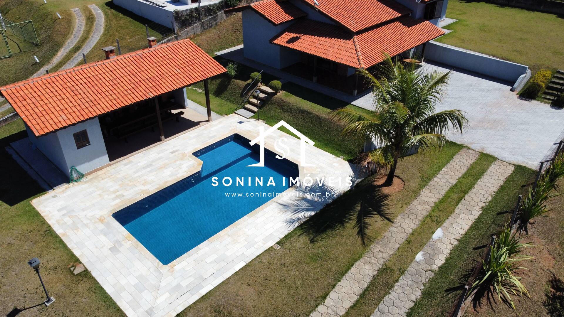 Casa à venda com 3 quartos, 180m² - Foto 2