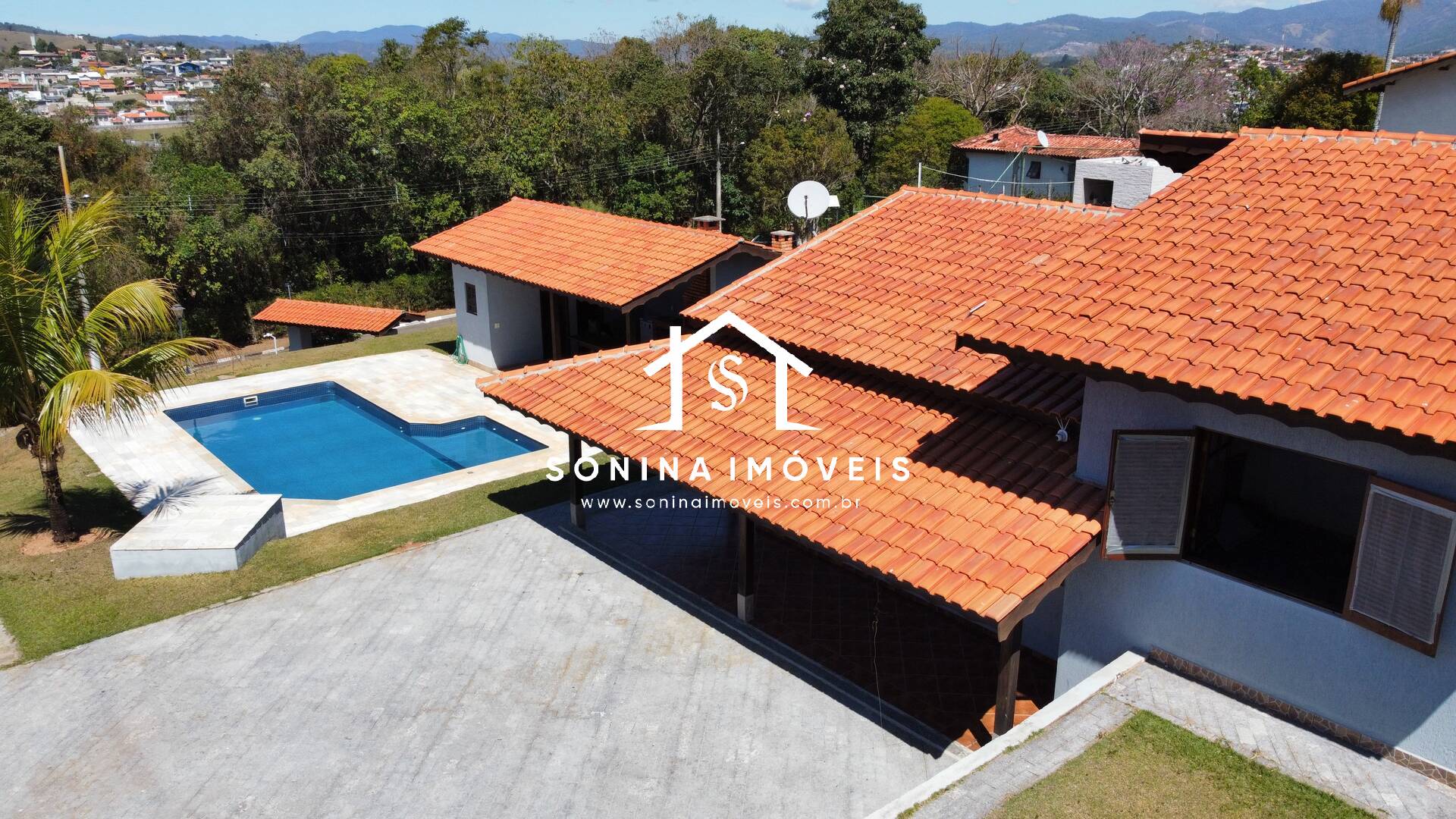 Casa à venda com 3 quartos, 180m² - Foto 3