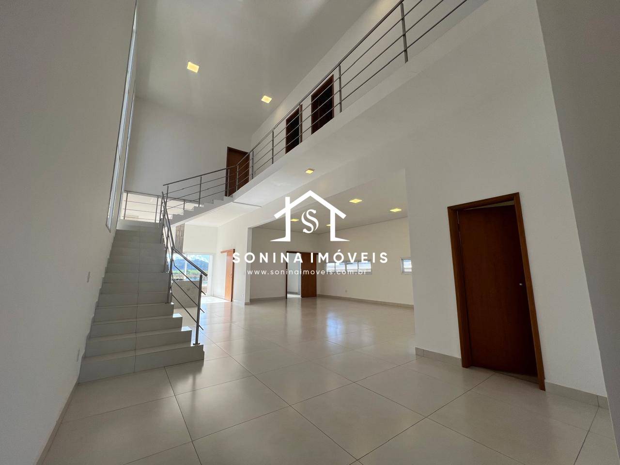 Casa, 4 quartos, 347 m² - Foto 2