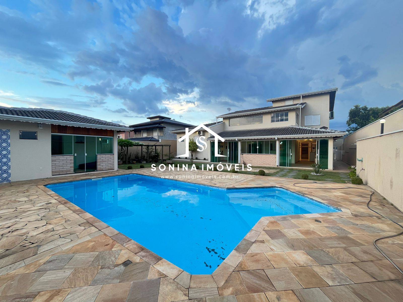 Casa, 4 quartos, 347 m² - Foto 1