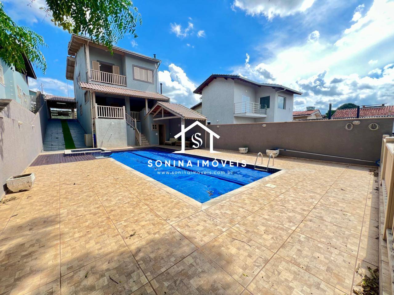 Casa, 5 quartos, 338 m² - Foto 1