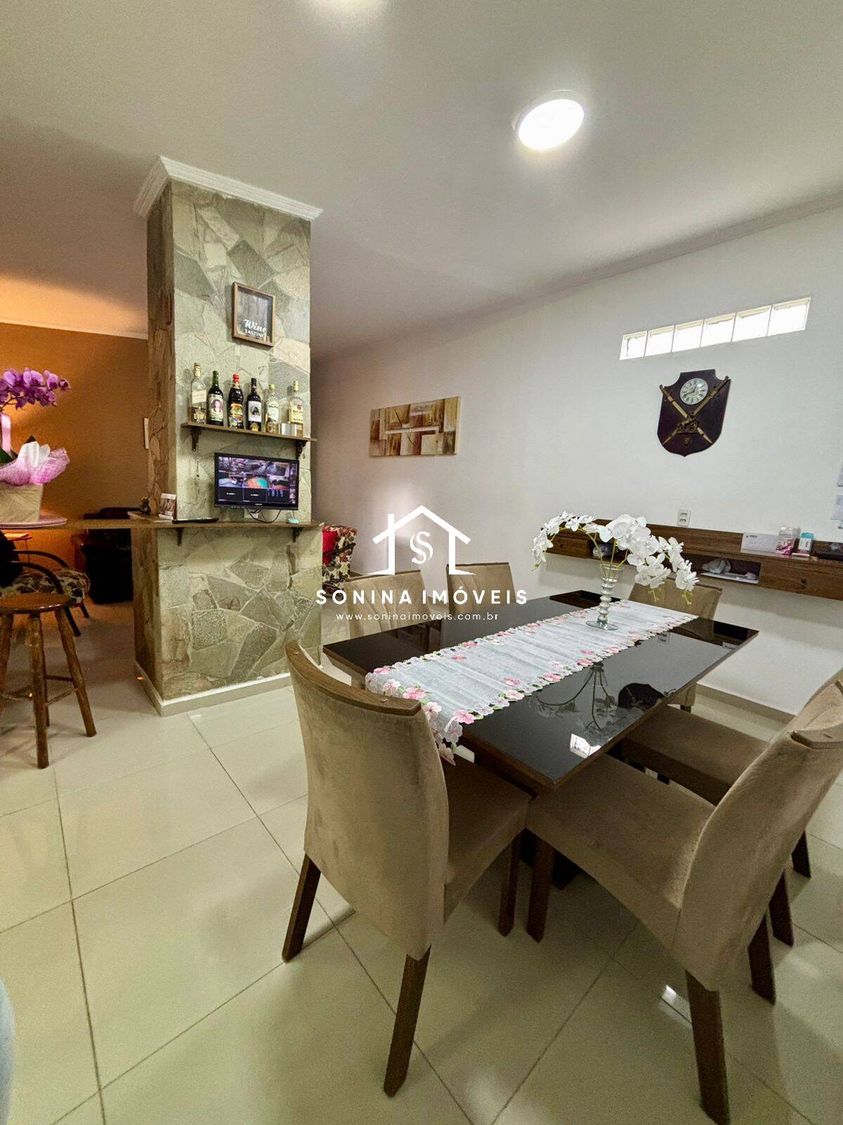 Casa, 4 quartos, 200 m² - Foto 1