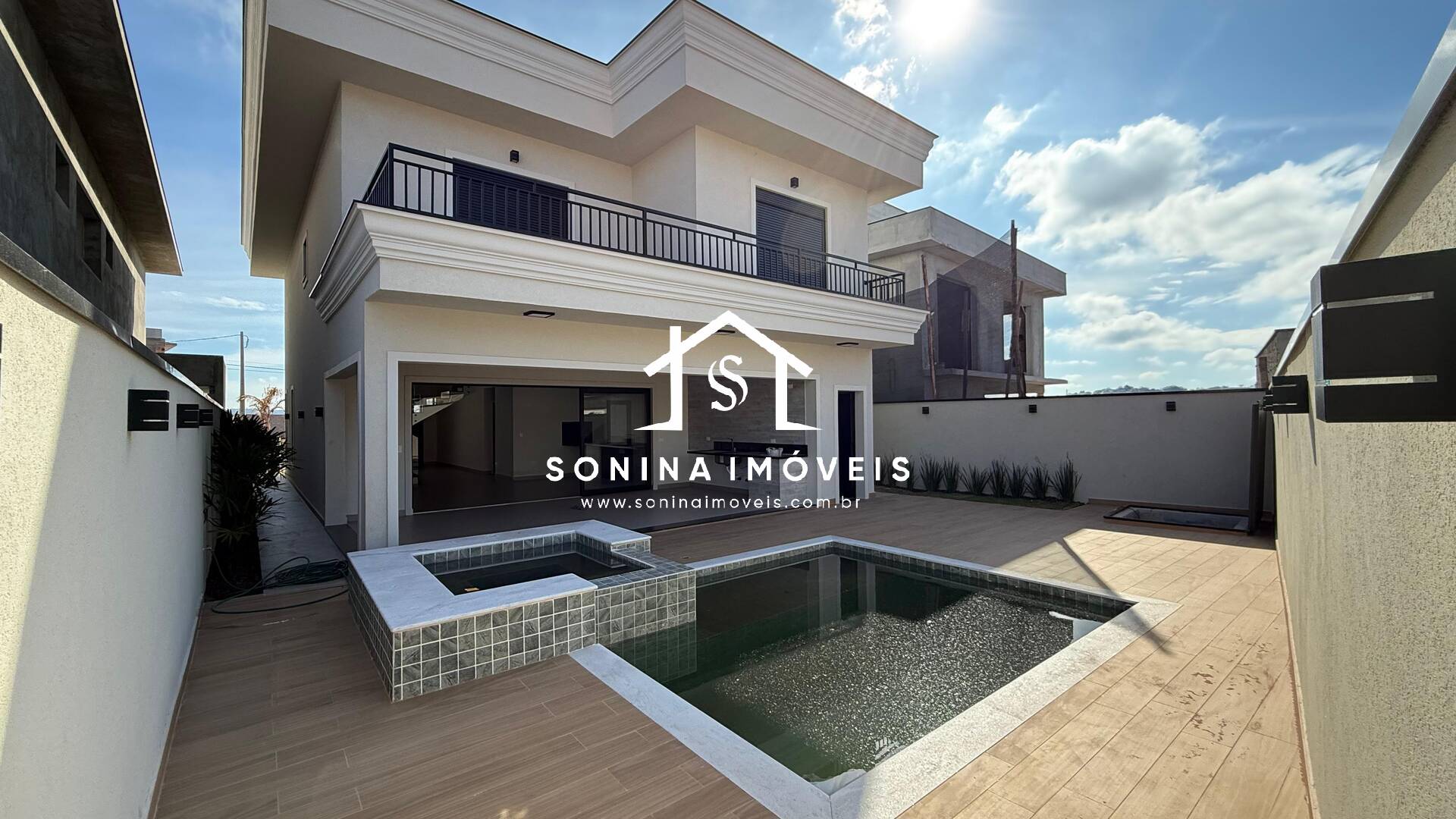 Casa, 3 quartos, 266 m² - Foto 1