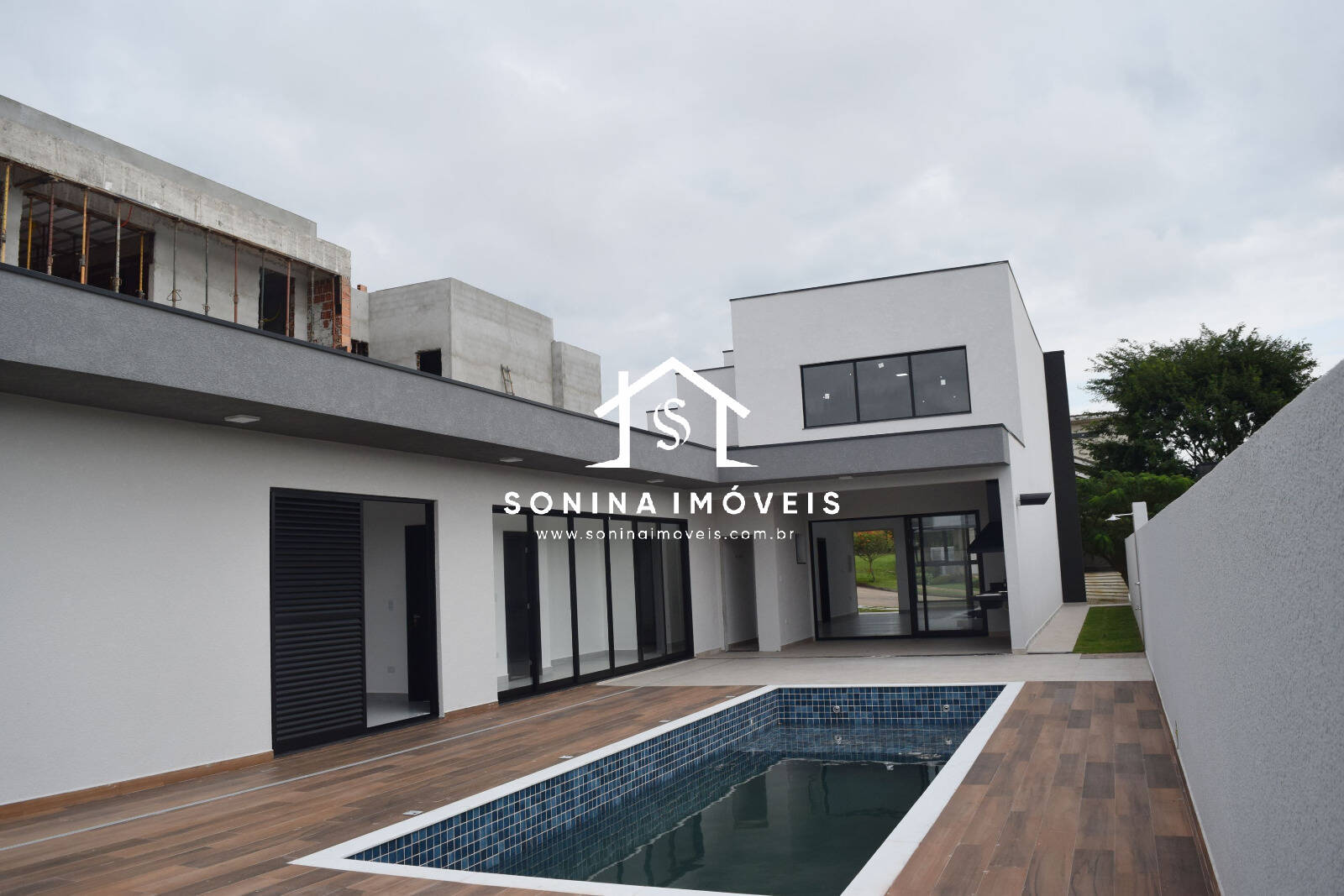 Casa, 4 quartos, 305 m² - Foto 2