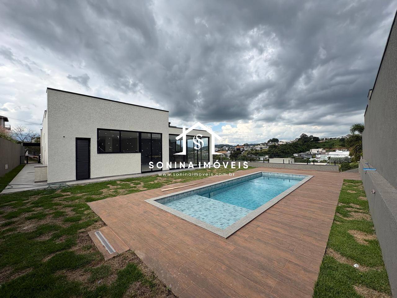Casa, 3 quartos, 327 m² - Foto 1