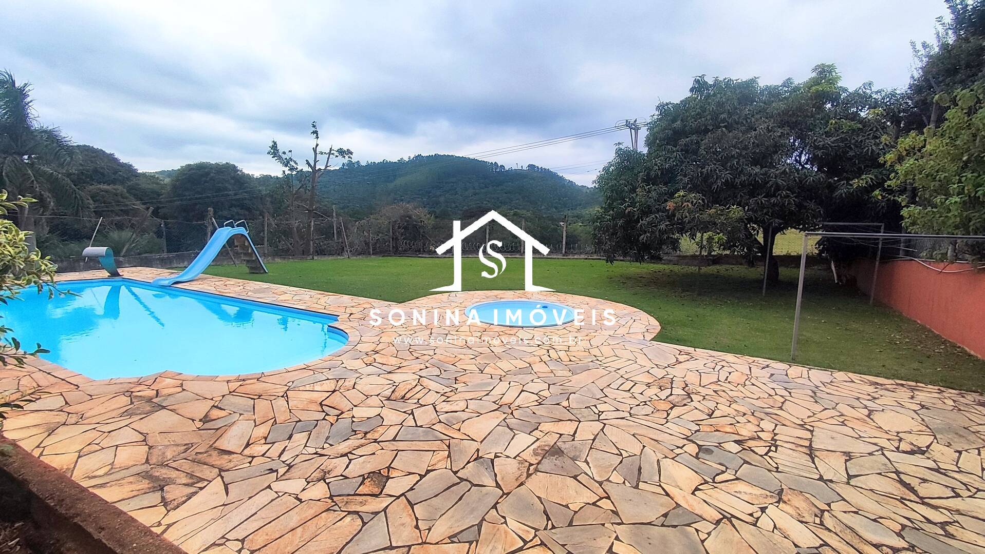 Casa, 5 quartos, 316 m² - Foto 1