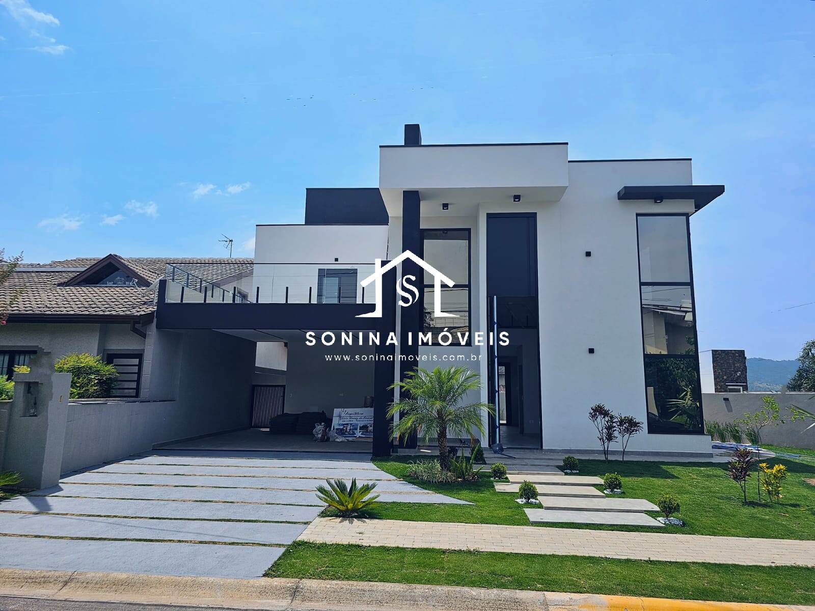 Casa, 3 quartos, 216 m² - Foto 1